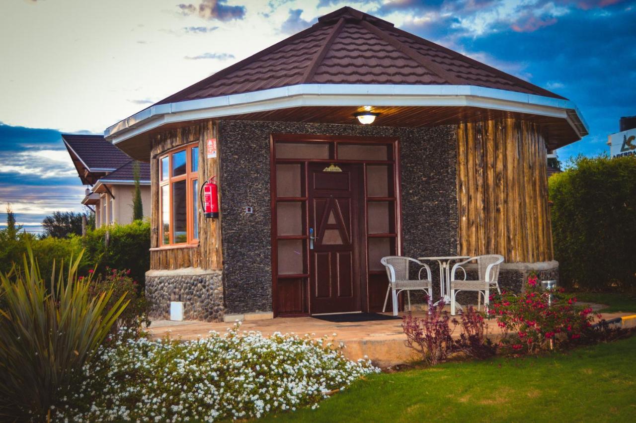 Aberdare Prestige & Royal Cottages Наньюки Экстерьер фото